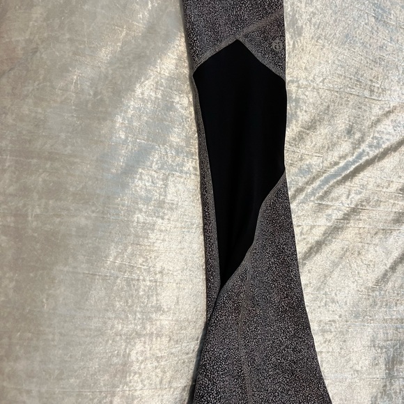 Lululemon Size 6 Crop Leggings Excellent Condition - Picture 9 of 10